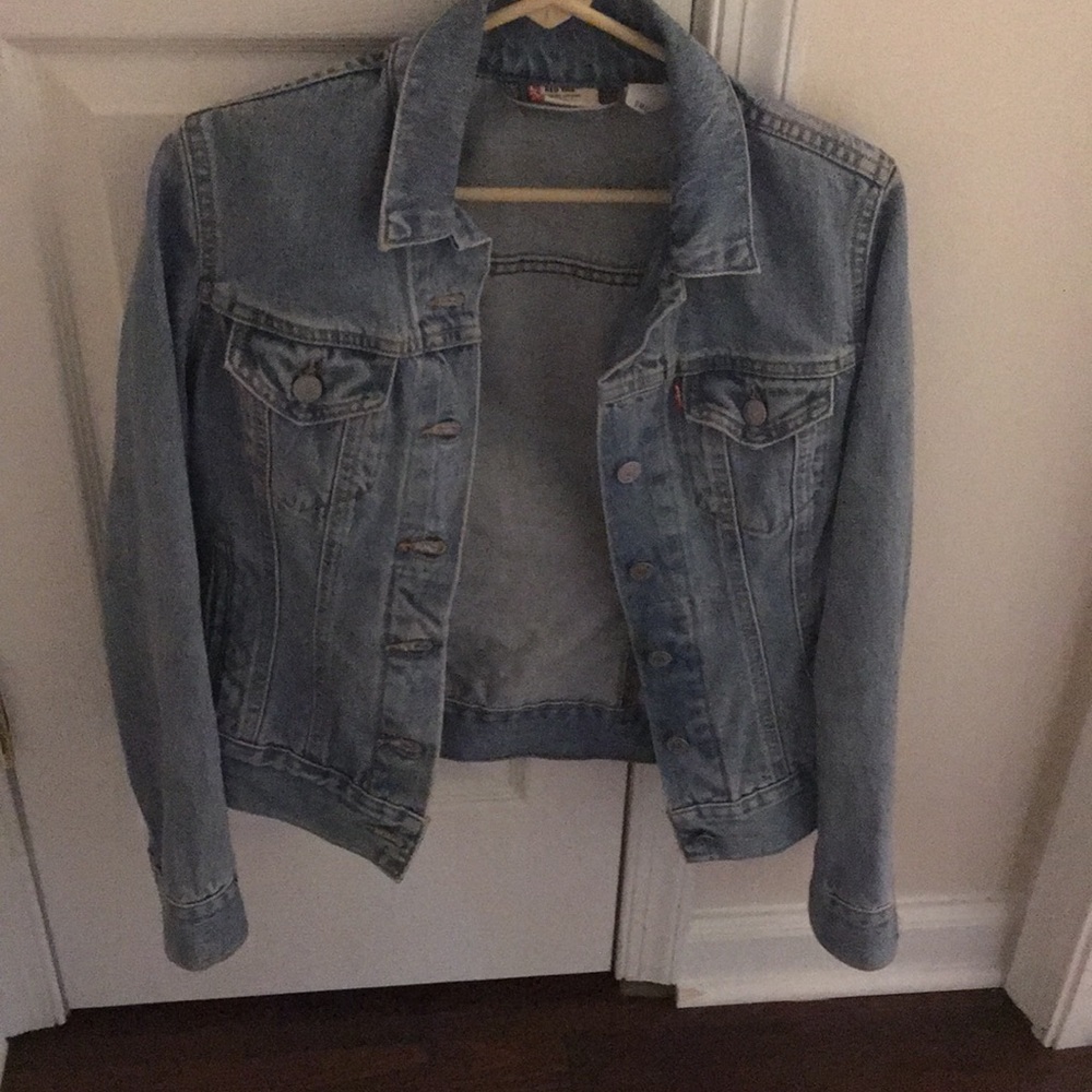 Women’s small jean jacket (Levi’s)